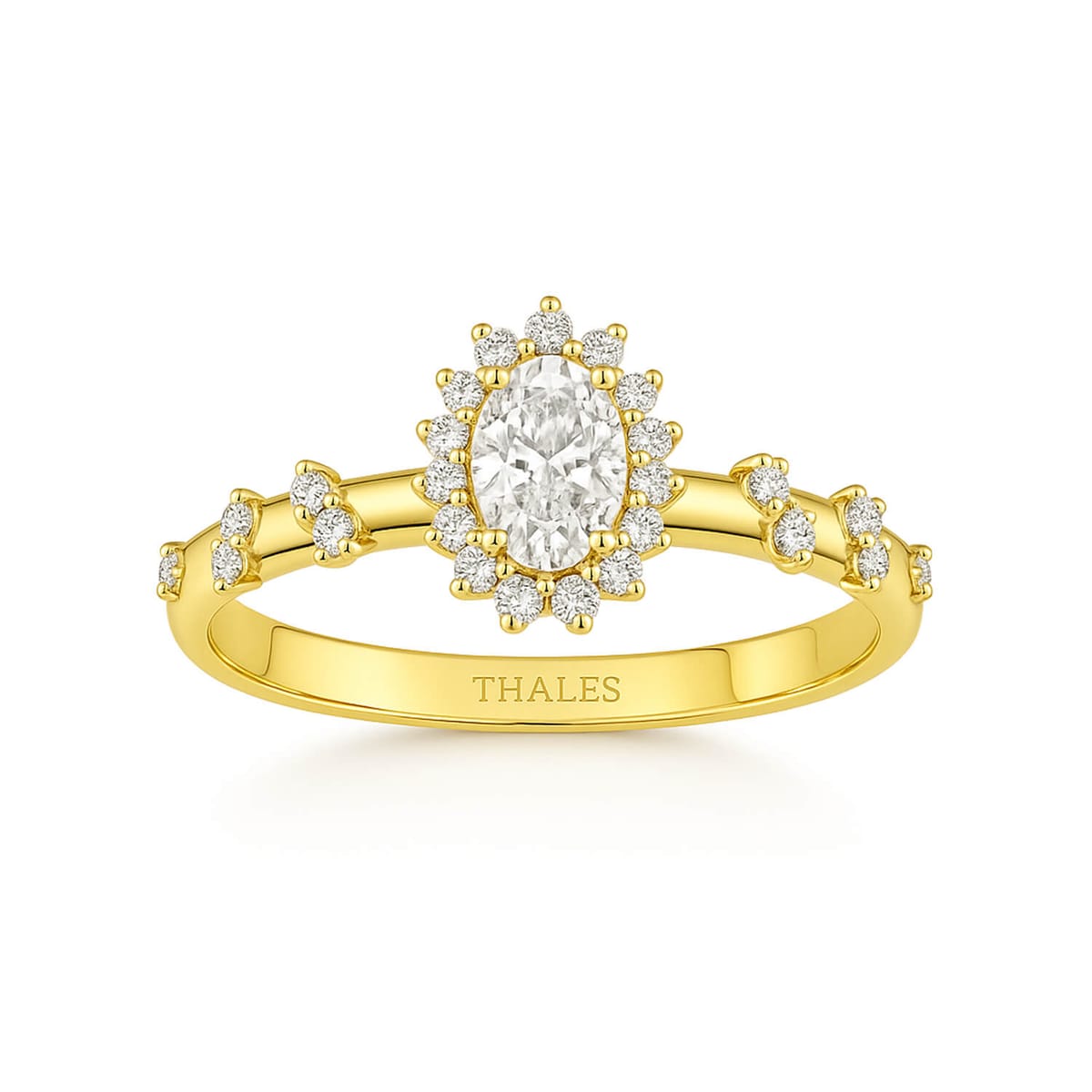 Oval Tektaş Pırlanta Işığı Nasıl Farklı Yansıtır?