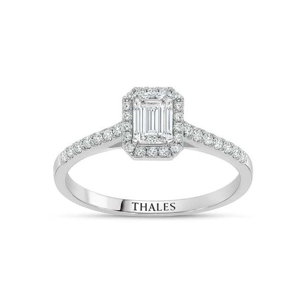 Emerald Tektaş Pırlanta Yüzük Neyi Öne Çıkarır?