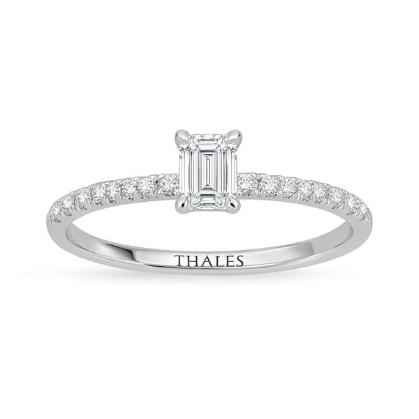 Emerald (Zümrüt) Kesim Işığı Nasıl Dağıtır?